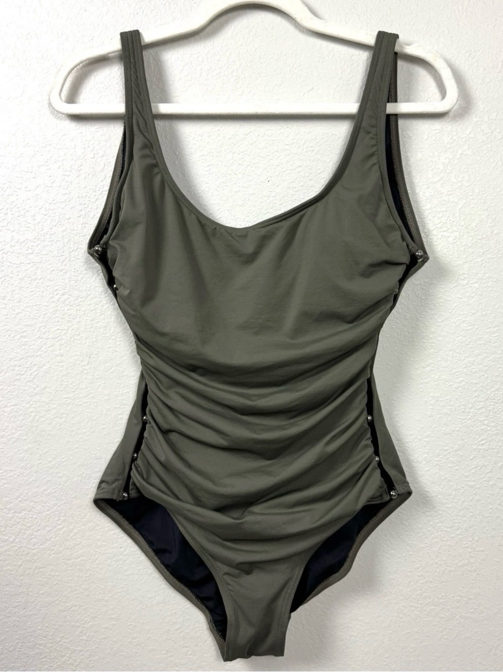 Carmen Marc Valvo Beaded Side Cutout One Piece Swimsuit Olive Sz 8 Built In Bra